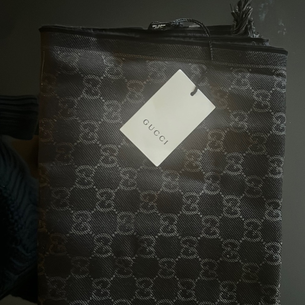 Mens Never worn Before Gucci scarf (can really be unisex)